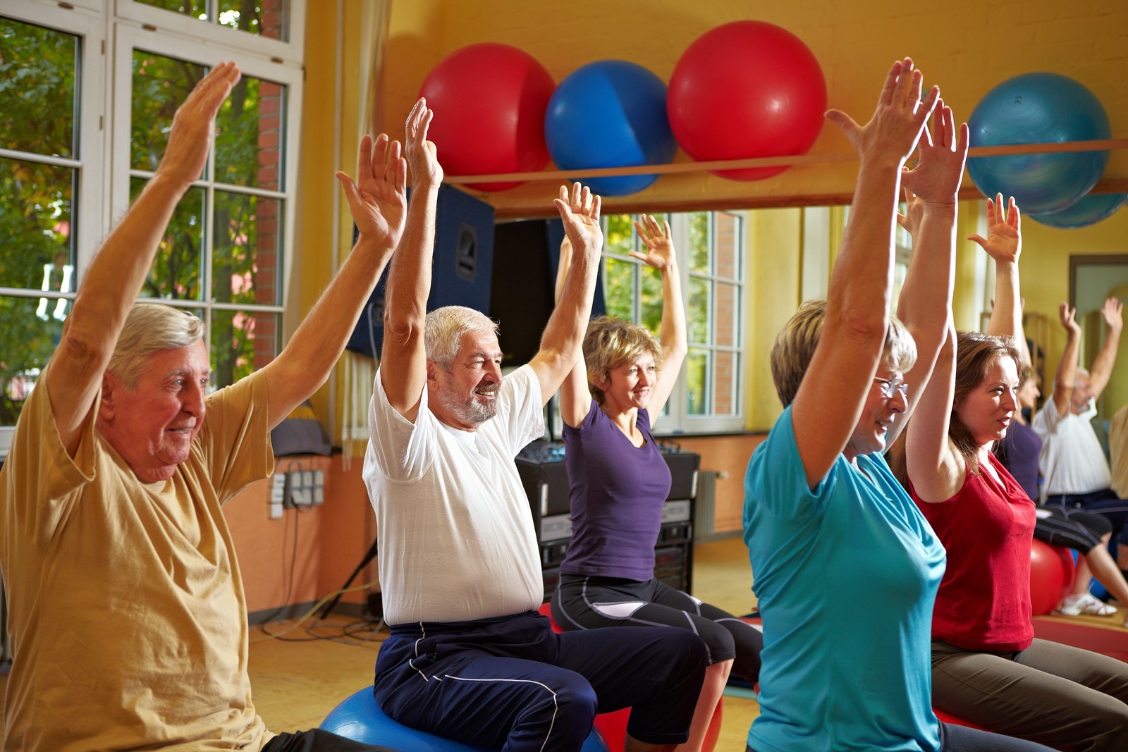 Физкультура для пожилых. Физкультура для пенсионеров. Занятие физкультурой. Оздоровительная физическая культура.