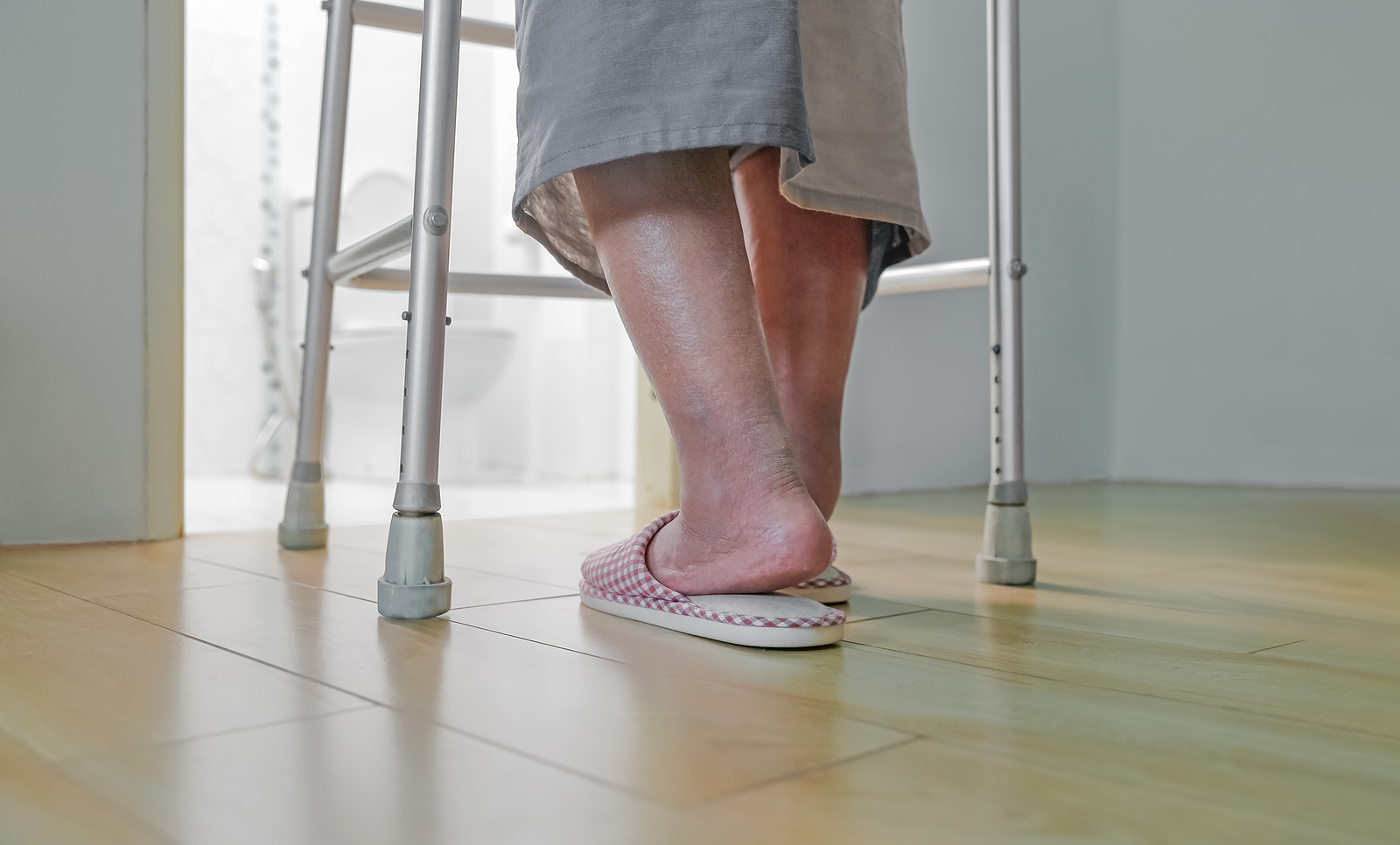 Walk in baths - Elderly swollen feet or edema leg walk into bathroom